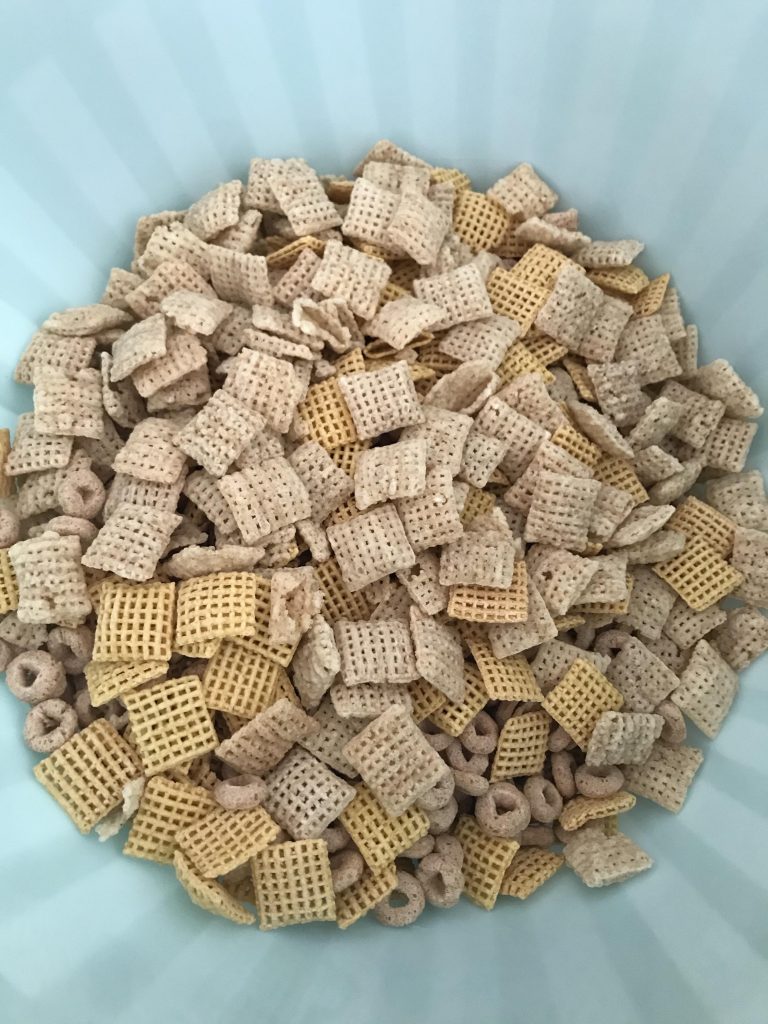 how to make white trash snack mix