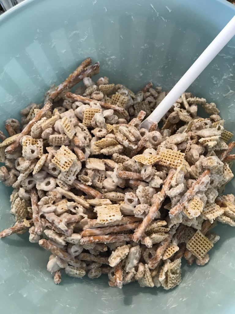 how to make puppy chow snack mix
