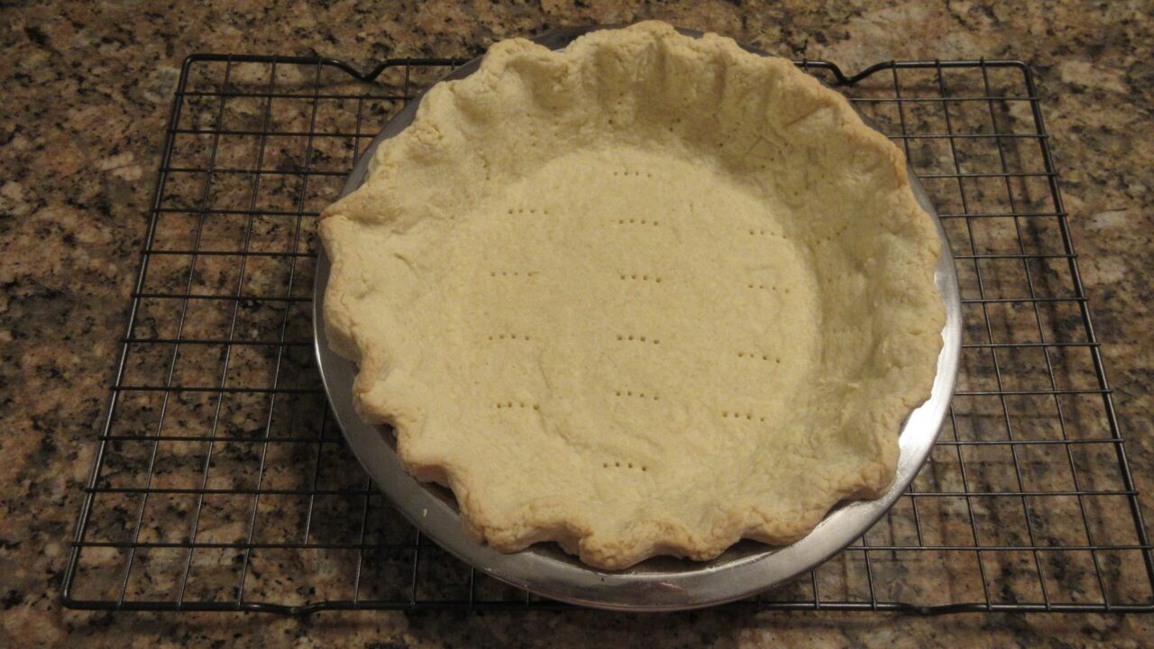 How to Blind Bake a Pie Crust or Shortcrust Pastry - Jacksons Job